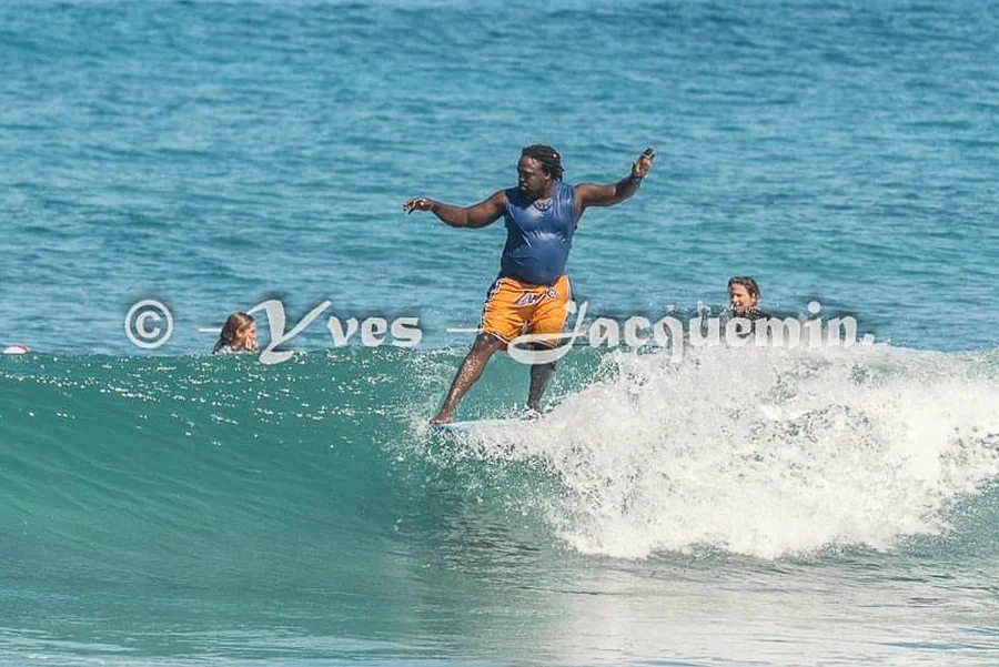 Kwezi trimming along a clean wave